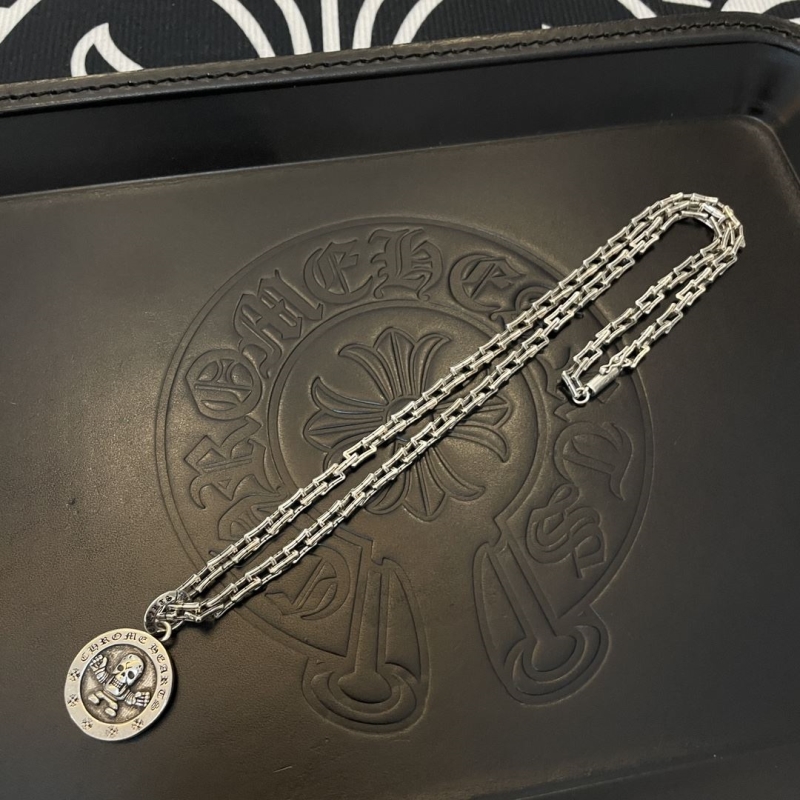 Ch*0me He**ts necklaces